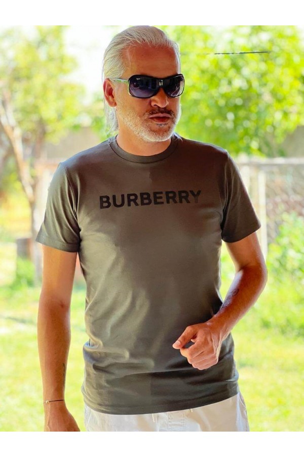 12227-Burberry Haki Yeşil Erkek Kısakollu Tshirt Önde Büyük Baskılı